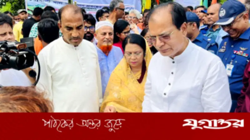 মানিকগঞ্জে খাল পুনঃখনন প্রকল্পের বৃক্ষরোপণ কর্মসূচি উদ্বোধন করলেন দুই মন্ত্রী