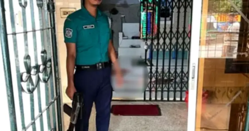 খুলনায় মসজিদে ঢুকে দুই মুসল্লিকে গুলি, গুরুতর আহত ১