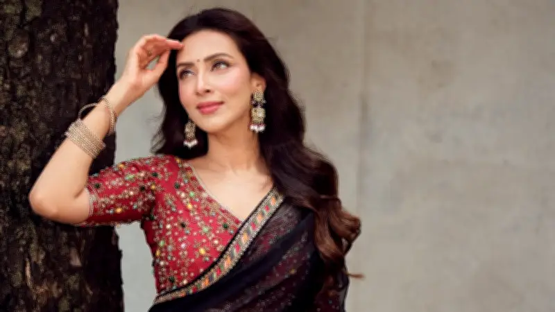 শাড়িতে মিমের নতুন ছবি, ভক্তদের মন জয় করলো অভিনেত্রী