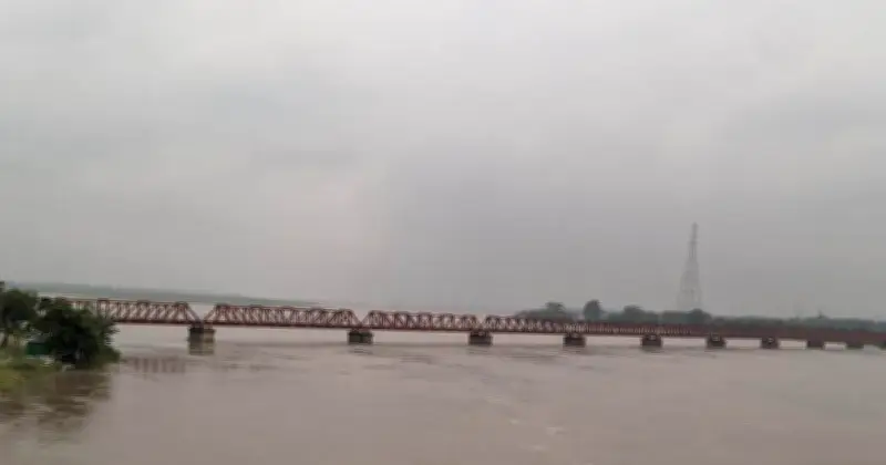 উজানের ঢলে কুড়িগ্রামে ব্রহ্মপুত্র ও তিস্তার পানি বাড়ছে, তিন দিনের মধ্যে বন্যার শঙ্কা