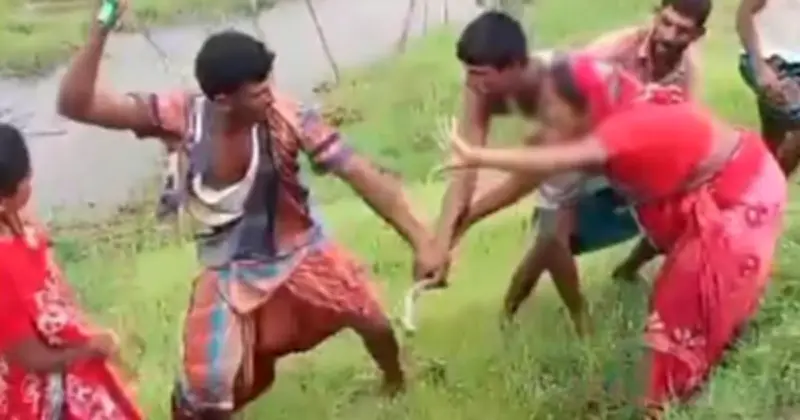 নোয়াখালীতে নারীকে প্রকাশ্যে পিটিয়ে মারধর, যুবদল নেতা অভিযুক্ত