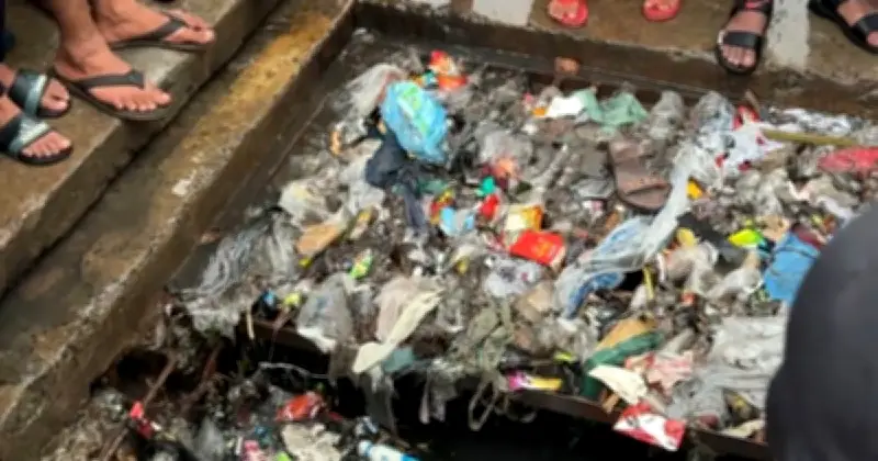 গাজীপুরে খোলা ড্রেনে পড়ে নারীর মৃত্যু, পরিবারকে খোঁজে পুলিশ