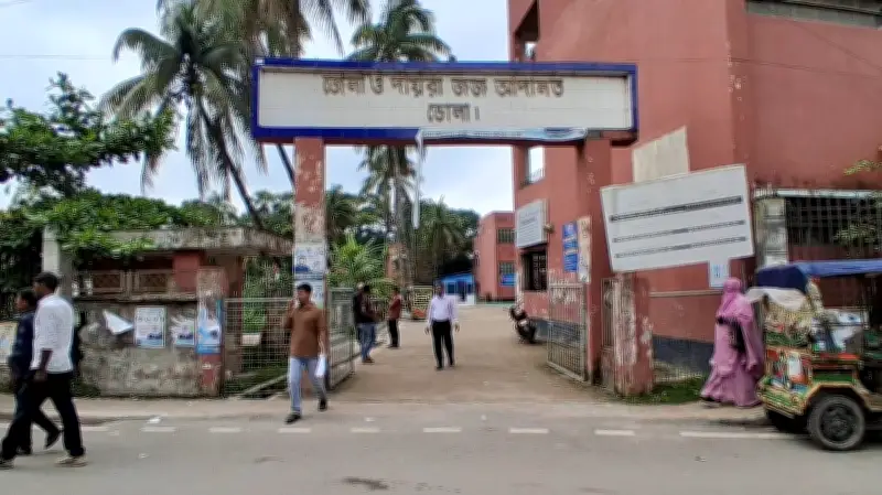 ভোলায় যৌতুক মামলায় স্বামীর জামিনে আদালতে বিষপান নারীর
