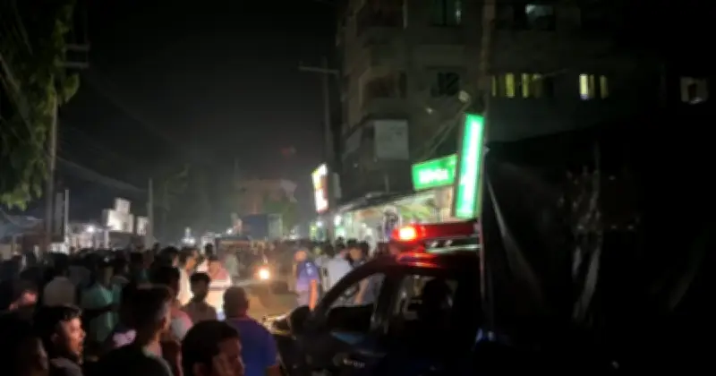 ডোমারে কাভার্ডভ্যানের ধাক্কায় মোটরসাইকেল আরোহী নারী নিহত