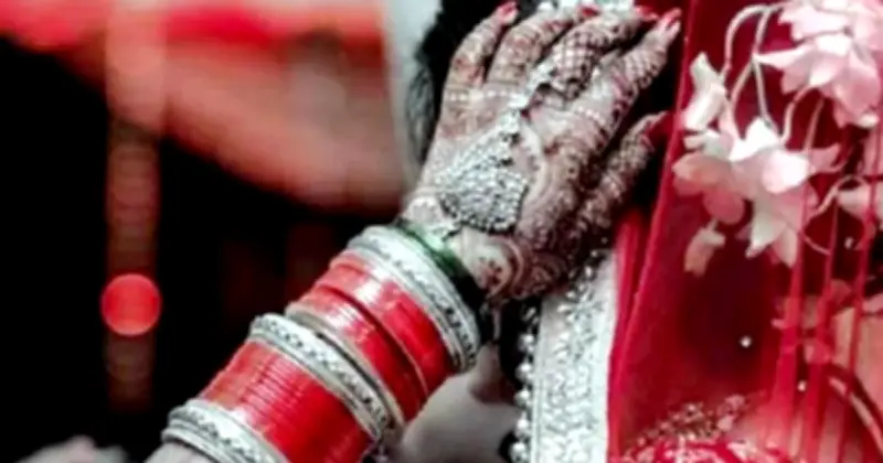 মদ্যপ বরকে বিয়ে না করার সাহসী সিদ্ধান্ত, পুলিশের সম্মাননা পেলেন তরুণী