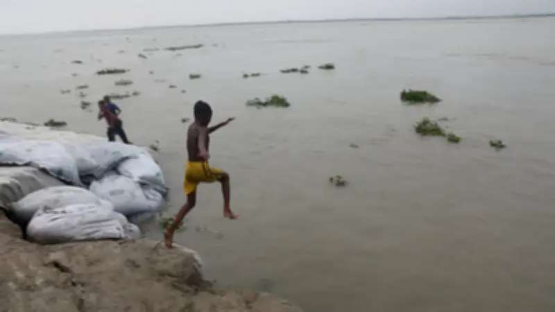 রংপুরে বিশ্বকাপ ফুটবলের উল্লাস, পাহাড়ে নানা কলার পসরা