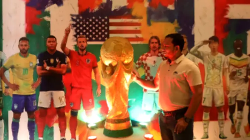 শপিং মলে বিশ্বকাপ ফুটবলের আমেজ, পতাকা ও পোস্টারে সাজানো