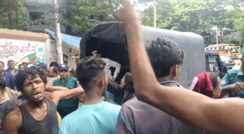 চট্টগ্রামে চুরির অভিযোগে যুবককে পিটিয়ে হত্যা, লাশ নিতে বাধা