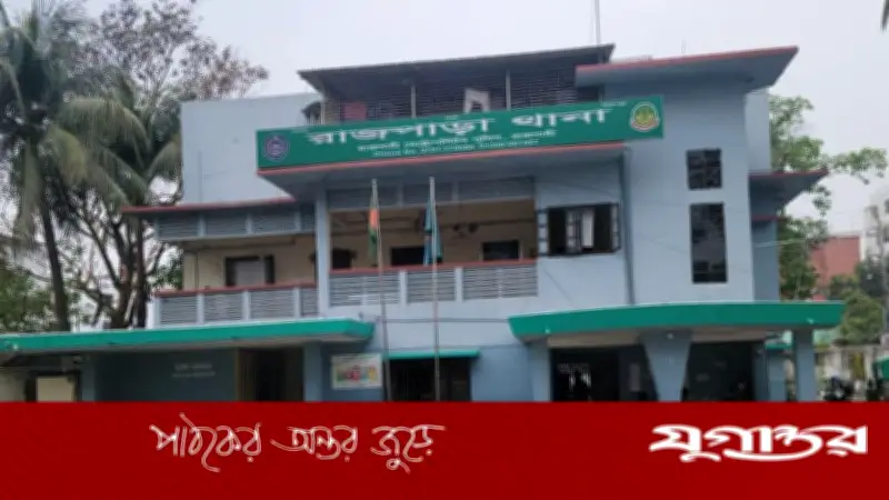 চোর সন্দেহে যুবককে পিটিয়ে হত্যা, নার্সিং কলেজের তিন শিক্ষার্থী গ্রেফতার