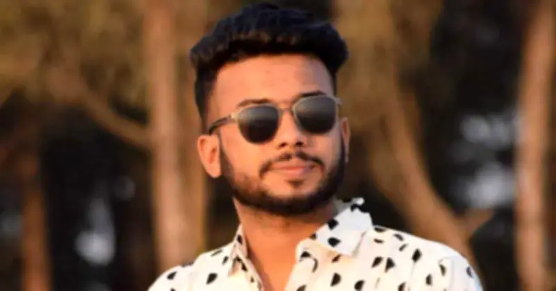 ট্রেনের ছাদে ভ্রমণকালে ব্রিজের ধাক্কায় যুবকের মৃত্যু