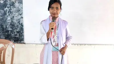 গান গেয়ে পুরস্কার জিতেছে মমতা খাতুন, পড়াশোনায়ও সেরা