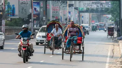 রাজধানীতে বেপরোয়া রিকশা, হাসপাতালে শিশুর চিকিৎসা ব্যয়ে নাভিশ্বাস