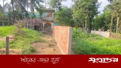 লোহাগাড়ায় কবরস্থানের মাঝে প্রাচীর নির্মাণ, দখলের অভিযোগ