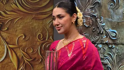 সোনার কলস পেয়ে আবেগাপ্লুত অপু বিশ্বাস