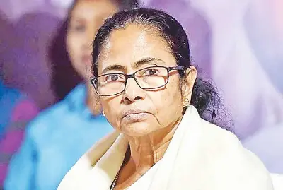 তৃণমূলে ভাঙন: ৫৮ এমএলএ নিয়ে নতুন দল, কমিটি ভেঙে দিল মমতা