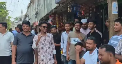 বেনাপোলে এনসিপি নেতা নাসীরুদ্দীনের গাড়িতে ডিম নিক্ষেপ ও হামলা