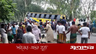 বেলকুচিতে বাসচাপায় অটোভ্যানের তিন যাত্রী নিহত