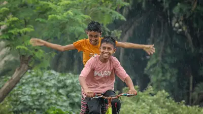 টানা তাপপ্রবাহের পর স্বস্তির বৃষ্টি, কমল তাপমাত্রা