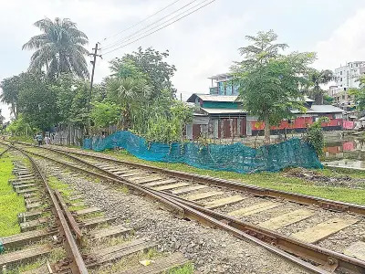 খুলনায় রেলের জমি দখল-চাঁদাবাজি বেড়েছে, ৭৬ একরের বেশি জমি অবৈধ দখলে