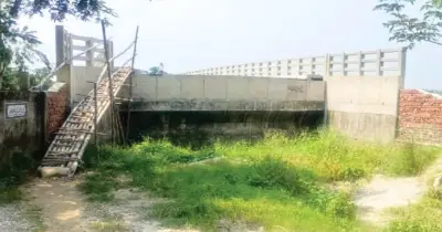 গজারিয়ায় সেতু নির্মাণ শেষ, সংযোগ সড়কের অভাবে ১০ হাজার মানুষের ভোগান্তি
