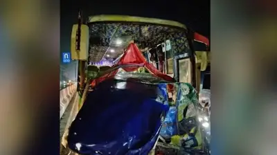 কুমিল্লায় বাস-অটোরিকশা সংঘর্ষে নিহত ৩, শাহজালালের কার্গোতে আগুনে উঠছে প্রশ্ন