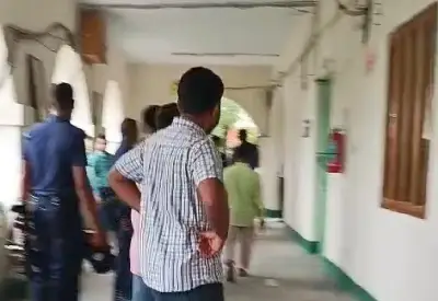 ময়মনসিংহ ডিসি অফিসে বিএনপির দুই নেতার হাতাহাতি, ‘দালাল’ মন্তব্যকে কেন্দ্র করে সংঘর্ষ