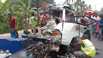 ঢাকায় বাস-অটোরিকশা সংঘর্ষে নিহত ২