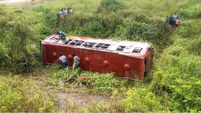 খাদে যাত্রীবাহী বাস, আহত ১১; মিথ্যা মামলায় যুবদল নেতা ফাঁসি