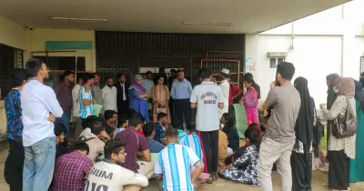 কুমিল্লা বিশ্ববিদ্যালয়ে সেশনজটের প্রতিবাদে আইন বিভাগের শিক্ষার্থীদের বিক্ষোভ
