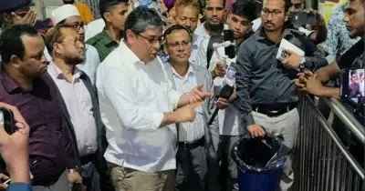 শাহবাগে বর্জ্য ব্যবস্থাপনায় প্রতিমন্ত্রীর ঝটিকা অভিযান, ১০ ব্যবসায়ী জরিমানা