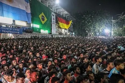 ঢাবিতে বিশ্বকাপ ঘিরে বহিরাগতদের প্রবেশে নিয়ন্ত্রণ, যানবাহন চলাচল সীমিত