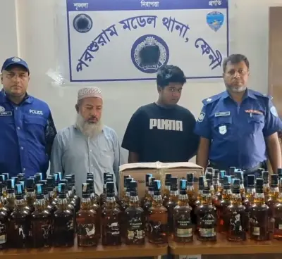 ফেনীর পরশুরামে অ্যাম্বুলেন্স থেকে ১১৭ বোতল মদ জব্দ, গ্রেপ্তার ২