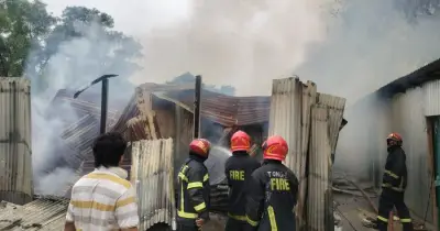 গাজীপুরের টঙ্গিতে অগ্নিকাণ্ডে ২৫ ঘর পুড়ে ছাই, ক্ষতি ১০ লাখ টাকা