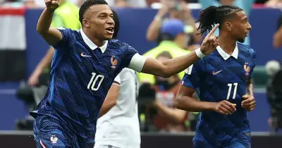 বজ্রঝড় থামার পর ফ্রান্সের জয়, এমবাপ্পের ক্লোসার সমান