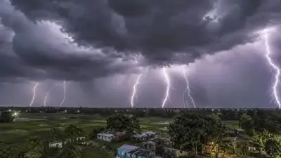 মাঝ নদীতে বজ্রপাতে জেলের মৃত্যু, রাজধানীতে তাপমাত্রা বাড়ার আভাস