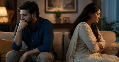 দাম্পত্যের ক্লান্তি: সম্পর্কের ভাঙন ধরা পড়ে যে অভ্যাসে