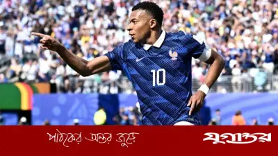 এমবাপ্পের জোড়া গোলে দাপুটে জয়ে বিশ্বকাপ শুরু ফ্রান্সের