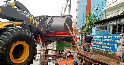 যাত্রাবাড়ীতে ফুটপাত দখলমুক্ত করতে ভ্রাম্যমাণ আদালতের অভিযান