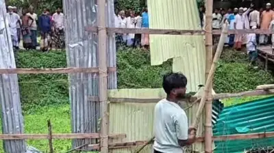 নোয়াখালীতে মাদক ব্যবসার অভিযোগে বাড়ি ভাঙচুর ও হত্যা: আইন নিজের হাতে তোলার প্রবণতা