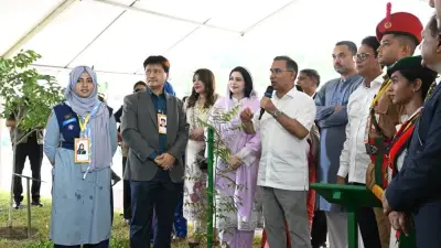 প্রধানমন্ত্রী বললেন, বছরে অন্তত একটি গাছ লাগানোর অভ্যাস গড়তে হবে