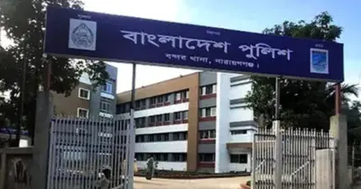 নারায়ণগঞ্জ বন্দরে পুলিশের টহল গাড়িতে ডাকাত দলের হামলা