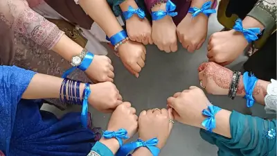 রাজশাহী কলেজে নীল ফিতা বেঁধে আষাঢ়ের প্রথম দিন উদযাপন