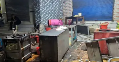 রাজশাহীতে রেস্তোরাঁর বিল বিরোধে সংঘর্ষ, পুলিশ আহত