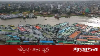 সদরঘাটের লঞ্চ শ্রমিকদের বিশ্বকাপ: ফুটবলের স্বপ্নে বেঁচে থাকা মানুষ