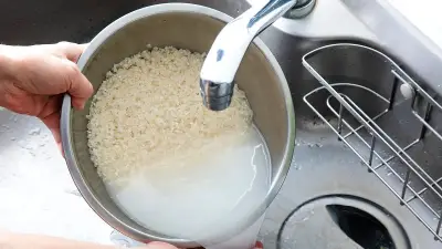 রান্নার আগে চাল ধোয়া: কী বলছেন বিজ্ঞানীরা?