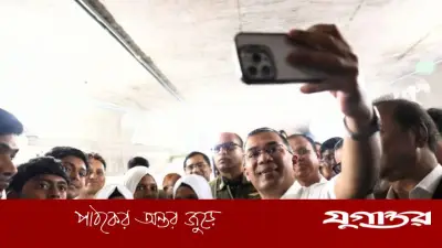 সংসদে প্রধানমন্ত্রীর সেলফিতে উচ্ছ্বসিত কুমিল্লার শিক্ষার্থীরা