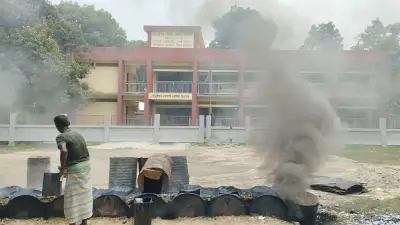 বিদ্যালয়ের পাশে বিটুমিন পোড়ানো, ধোঁয়া-গন্ধে অতিষ্ঠ শিক্ষার্থীরা