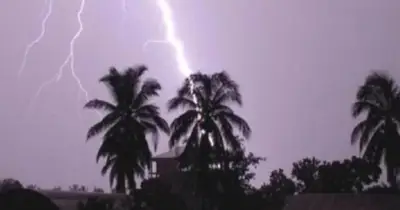 ফুলবাড়ীয়ায় বজ্রপাতে কলেজছাত্রীসহ নিহত ২