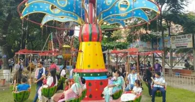 সাপ্তাহিক ছুটিতে রাজধানীর শিশুপার্কে দর্শনার্থীদের ভিড়