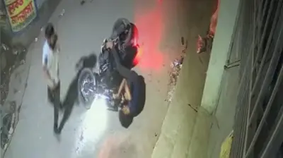 মাথায় ইট ছুড়ে মোটরসাইকেল থেকে ফেলে দেওয়া সাজিদের অবস্থা সংকটাপন্ন